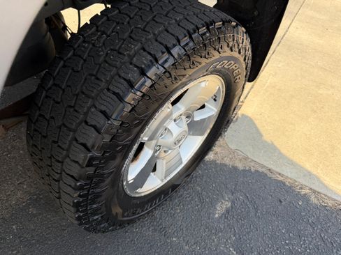 Used 2014 Toyota Tacoma 4x4 Double Cab w/ TRD Sport Package image 27