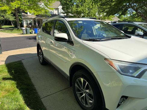Used 2016 Toyota RAV4 XLE w/ Convenience Package AWD/4WD image 5