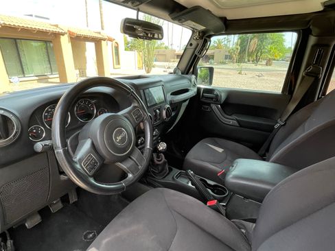 Used 2014 Jeep Wrangler Unlimited Sport w/ Quick Order Package 23S AWD/4WD image 5