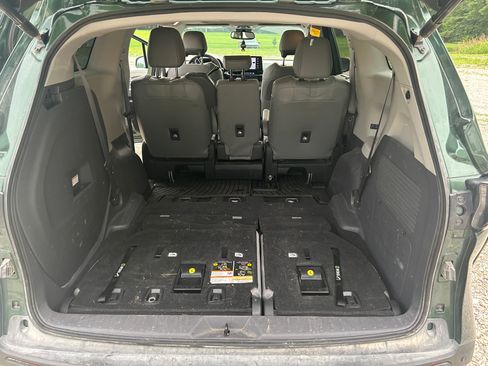 Used 2022 Toyota Sienna XLE w/ XLE Plus Package FWD image 14