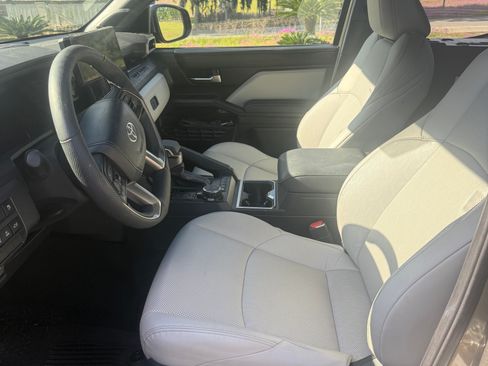 Used 2025 Toyota Tacoma Limited AWD/4WD image 10
