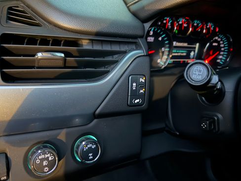 Used 2017 Chevrolet Suburban Premier image 19