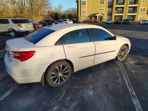 Used 2011 Chrysler 200 S image 6