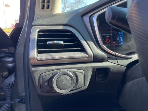 Used 2018 Ford Fusion SE image 18