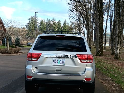 Used 2013 Jeep Grand Cherokee Overland w/ Advance Technology Group image 6