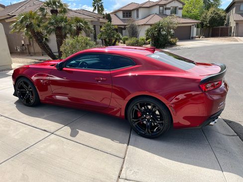 Used 2017 Chevrolet Camaro SS RWD image 2