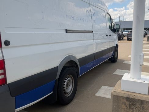 Used 2015 Freightliner Sprinter 2500 RWD image 15