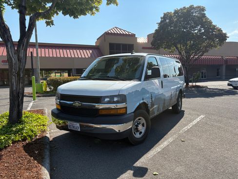 Used 2019 Chevrolet Express 3500 LT w/ LT Preferred Equipment Group image 5