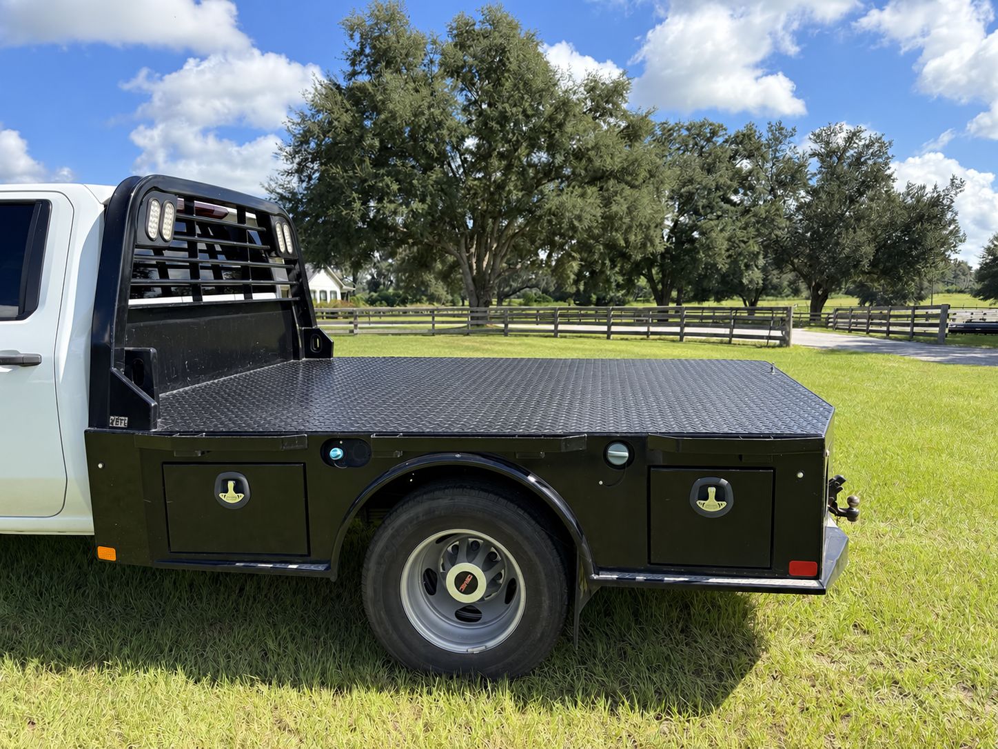 Used 2023 GMC Sierra 3500 Pro w/ Convenience Package AWD/4WD image 6