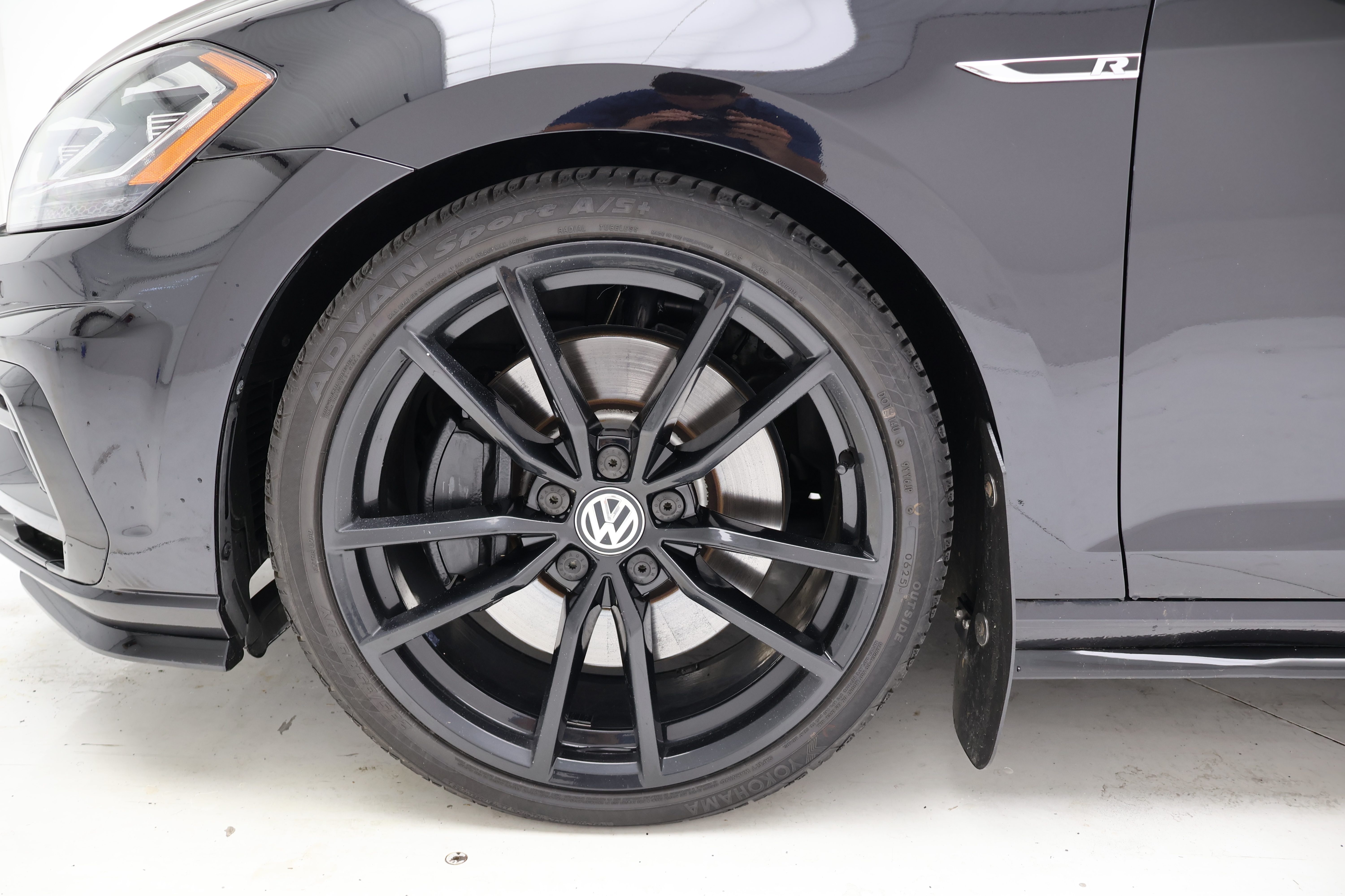 Used 2019 Volkswagen Golf R 4-Door AWD/4WD image 15