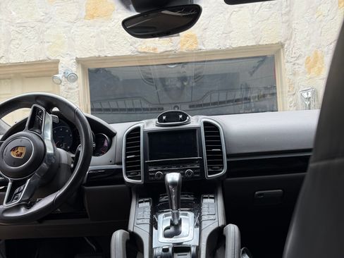 Used 2016 Porsche Cayenne AWD/4WD image 15