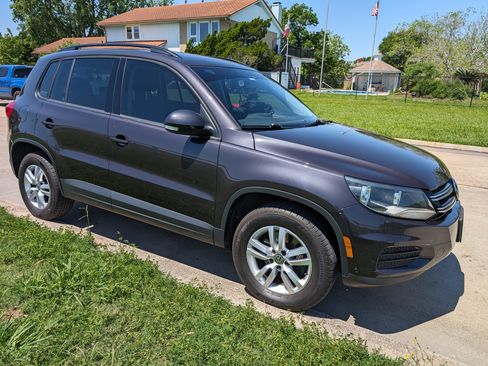 Used 2016 Volkswagen Tiguan S image 6