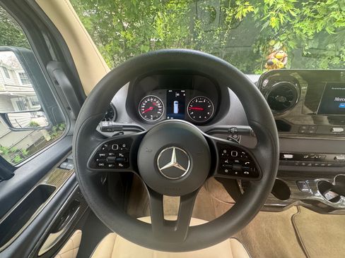 Used 2021 Mercedes-Benz Sprinter 2500 image 13