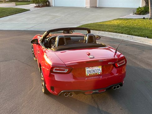 Used 2019 FIAT 124 Spider Abarth w/ Convenience Group image 5