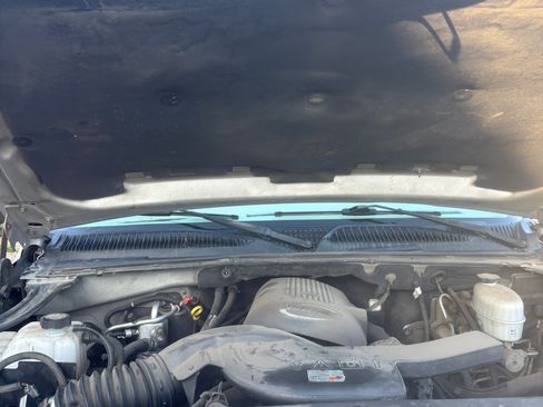 Used 2005 Chevrolet Avalanche Z71 w/ Preferred Equipment Group AWD/4WD image 11