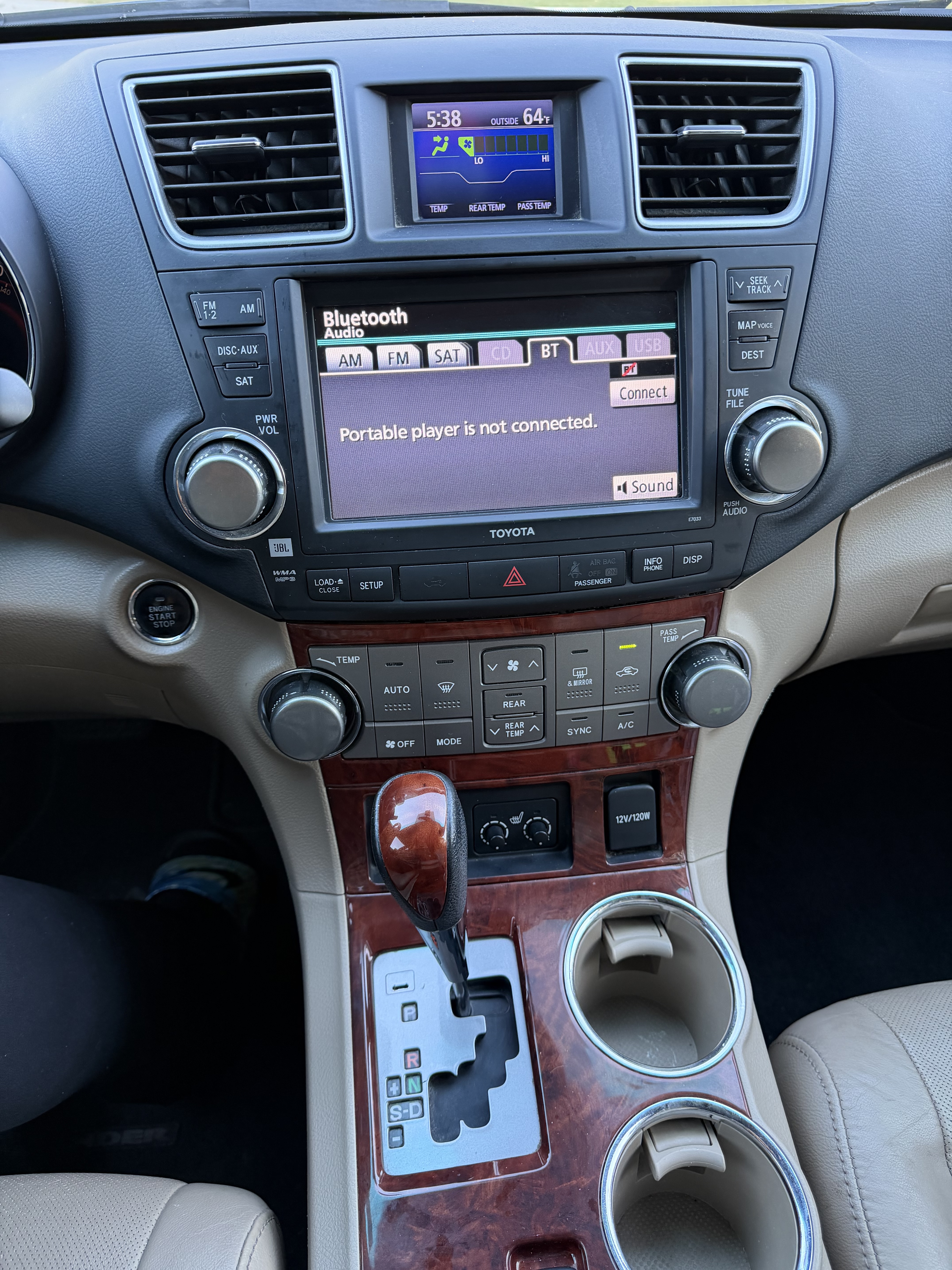 Used 2012 Toyota Highlander Limited w/ Tow Pkg FWD image 8