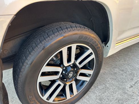 Used 2016 Toyota 4Runner Limited image 11