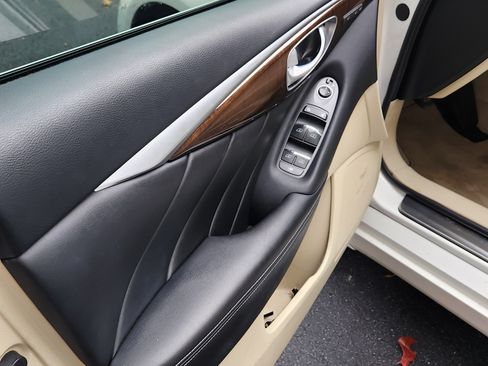 Used 2015 INFINITI Q50 Premium w/ Deluxe Touring Package image 12