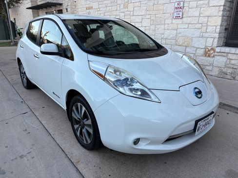 Used 2017 Nissan Leaf SL image 2