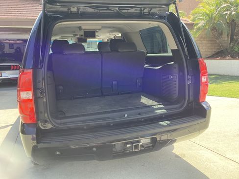 Used 2012 Chevrolet Suburban LT RWD image 9