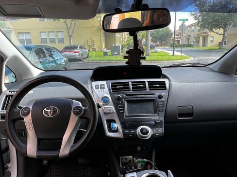 Used 2012 Toyota Prius V Five FWD image 2