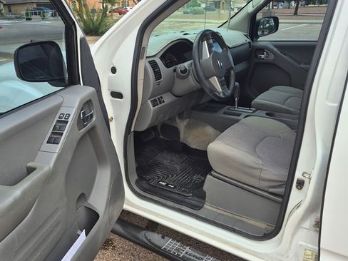 Used 2018 Nissan Frontier SV w/ Value Truck Package RWD image 6