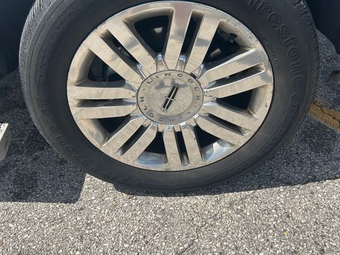 Used 2012 Lincoln Navigator L 4WD image 10