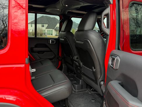 Used 2024 Jeep Wrangler Unlimited Rubicon image 11