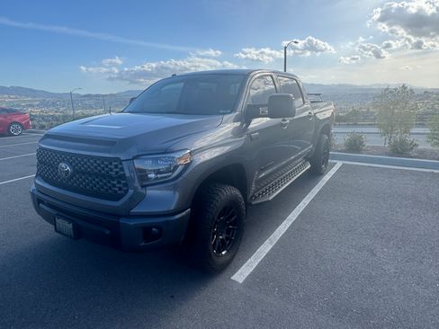 Used 2015 Toyota Tundra Limited w/ Limited Premium Package AWD/4WD image 2