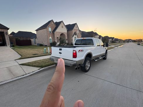 Used 2010 Ford F350 Lariat image 6