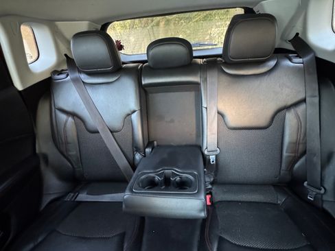 Used 2018 Jeep Compass Trailhawk w/ Popular Equipment Group AWD/4WD image 13