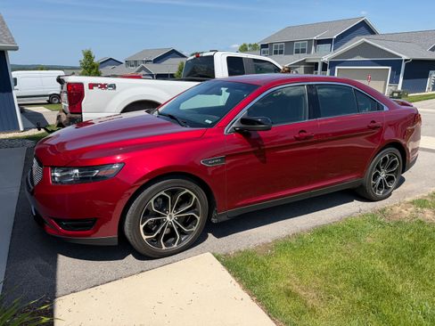 Used 2018 Ford Taurus SHO AWD/4WD image 4