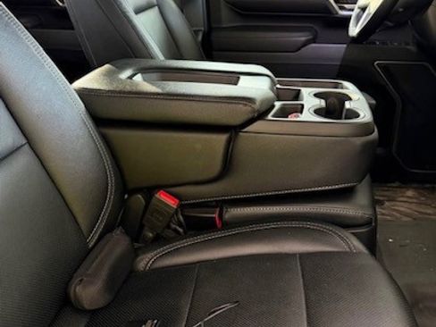 Used 2024 GMC Sierra 3500 SLE w/ SLE Value Package image 9