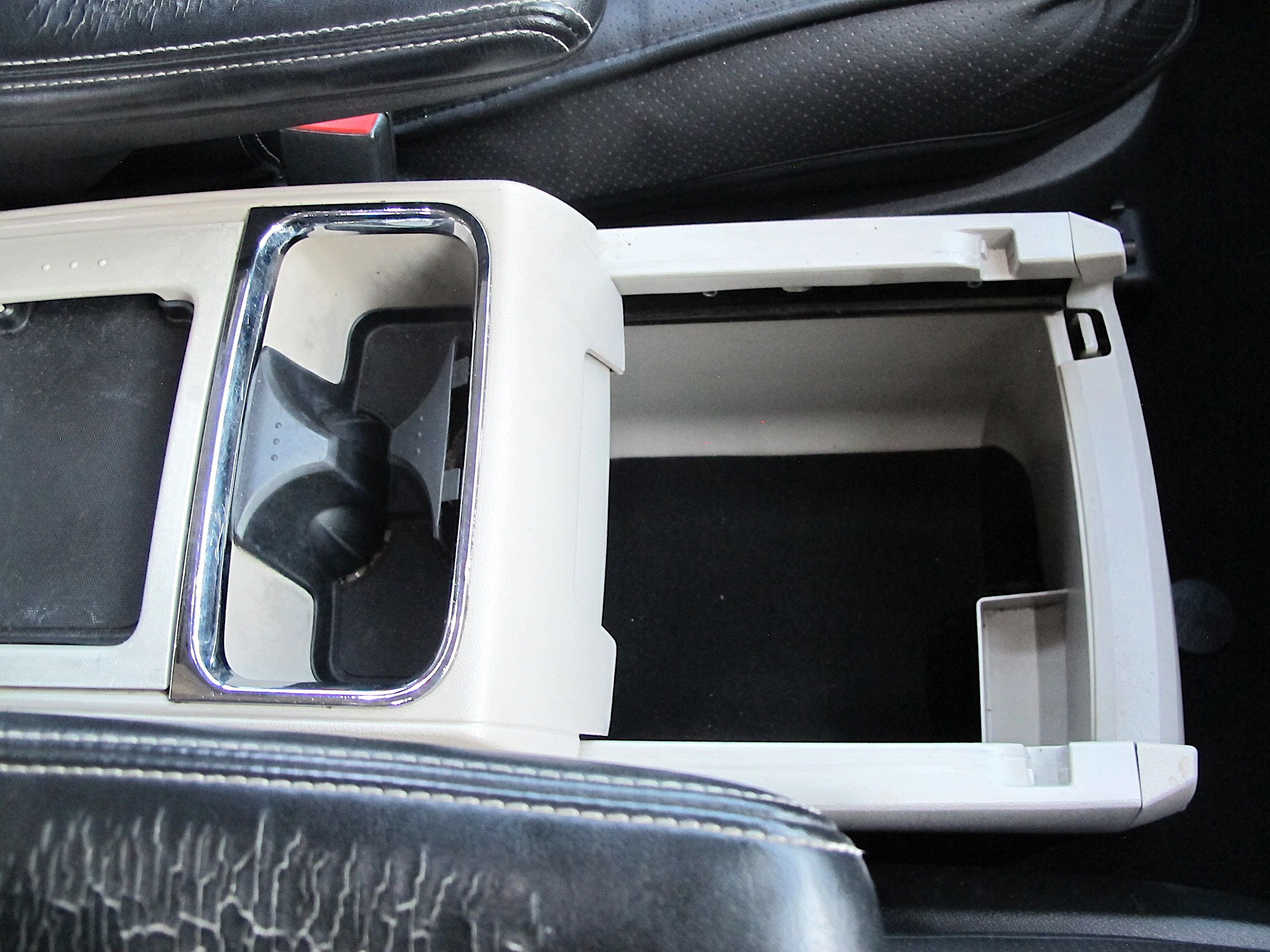 Used 2015 Chrysler Town & Country Touring FWD image 22