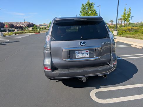 Used 2021 Lexus GX 460 Premium w/ Premium Package image 2