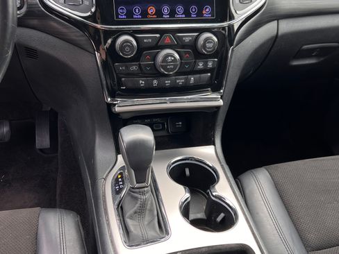 Used 2019 Jeep Grand Cherokee Altitude image 13