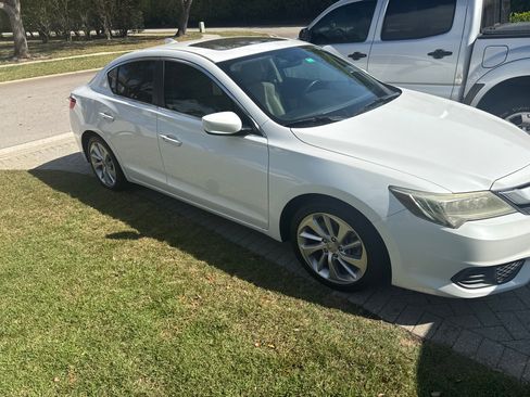 Used 2017 Acura ILX image 2