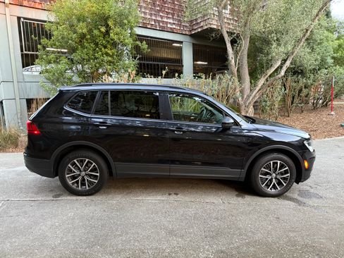 Used 2021 Volkswagen Tiguan S image 2