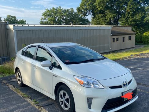 Used 2015 Toyota Prius Two FWD image 1