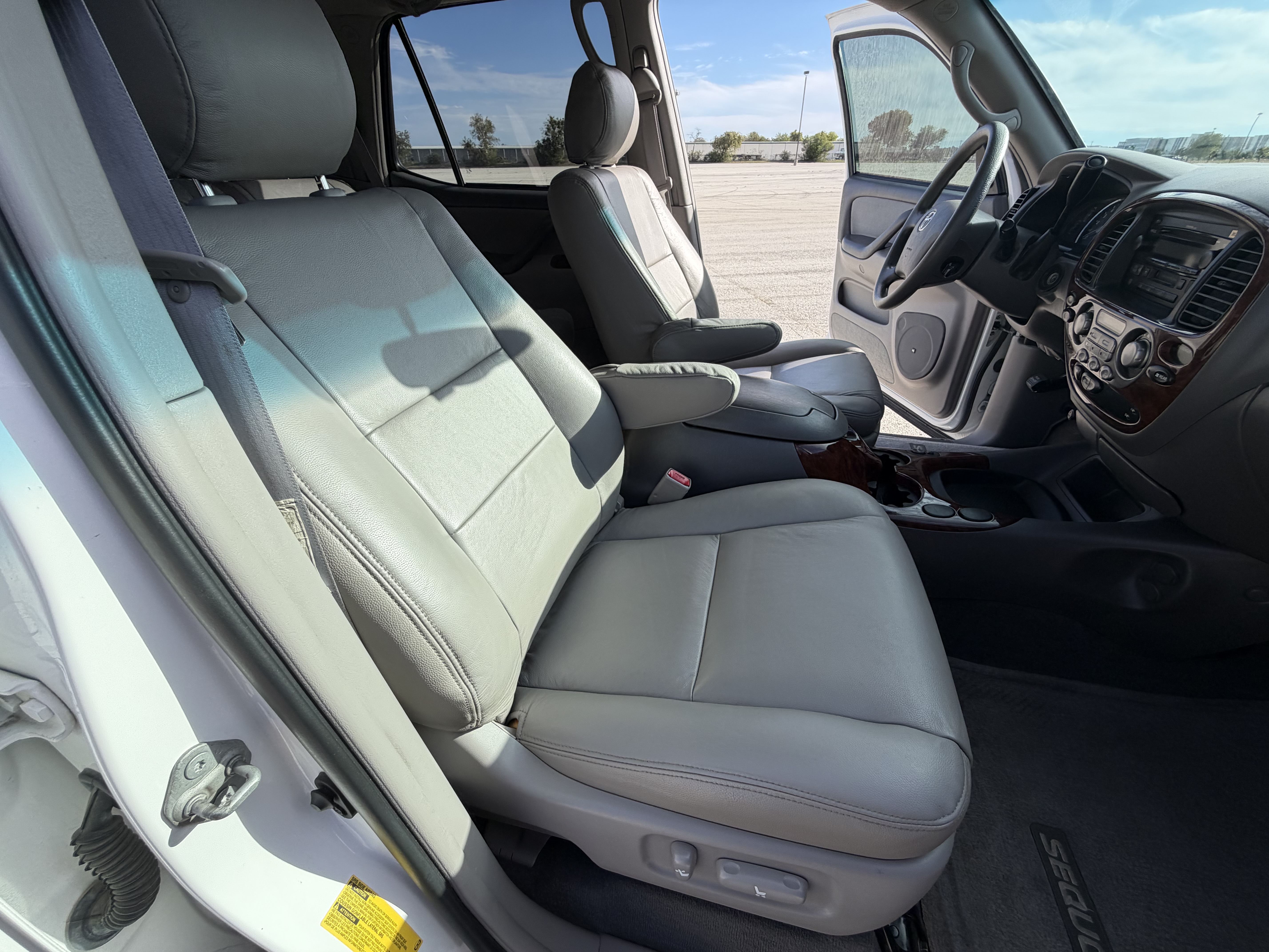 Used 2005 Toyota Sequoia SR5 AWD/4WD image 11