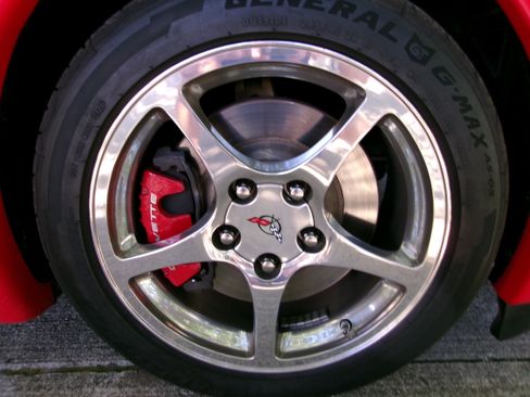 Used 2004 Chevrolet Corvette Coupe w/ Roof Package RWD image 6