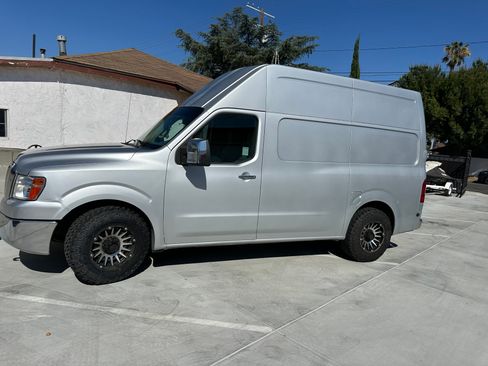 Used 2014 Nissan NV 2500 SV w/ V8 Appearance Package RWD image 2