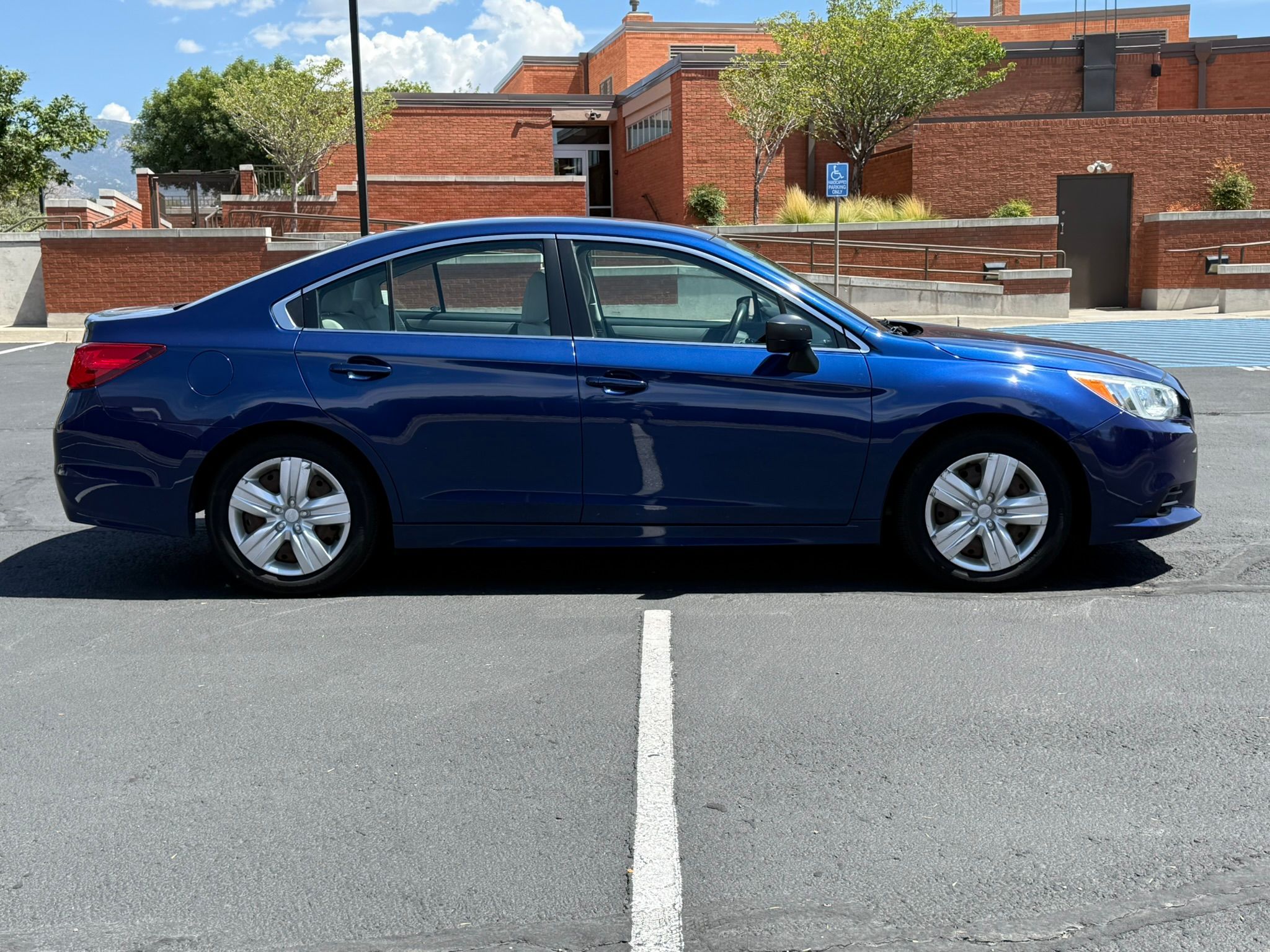 Used 2017 Subaru Legacy 2.5i AWD/4WD image 5