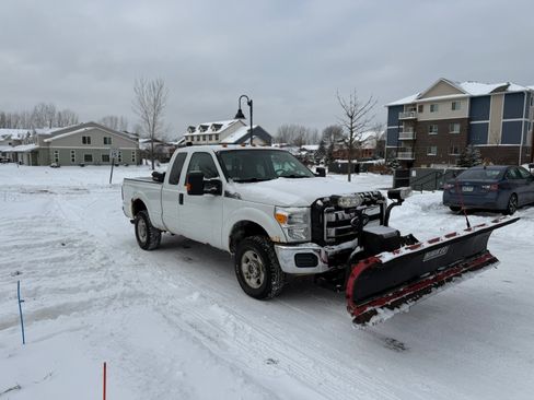Used 2012 Ford F250 XLT w/ Snow Plow Prep Pkg image 4