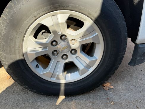 Used 2018 Chevrolet Silverado 1500 LT w/ Texas Edition image 9