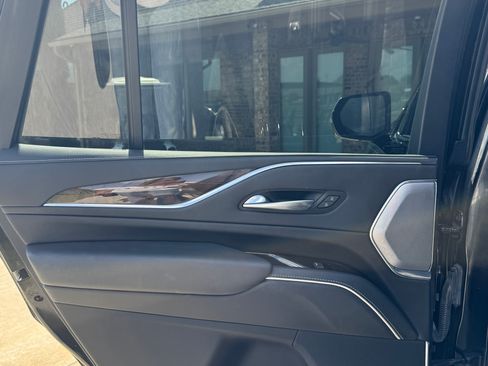 Used 2022 Cadillac Escalade Premium Luxury Platinum image 18