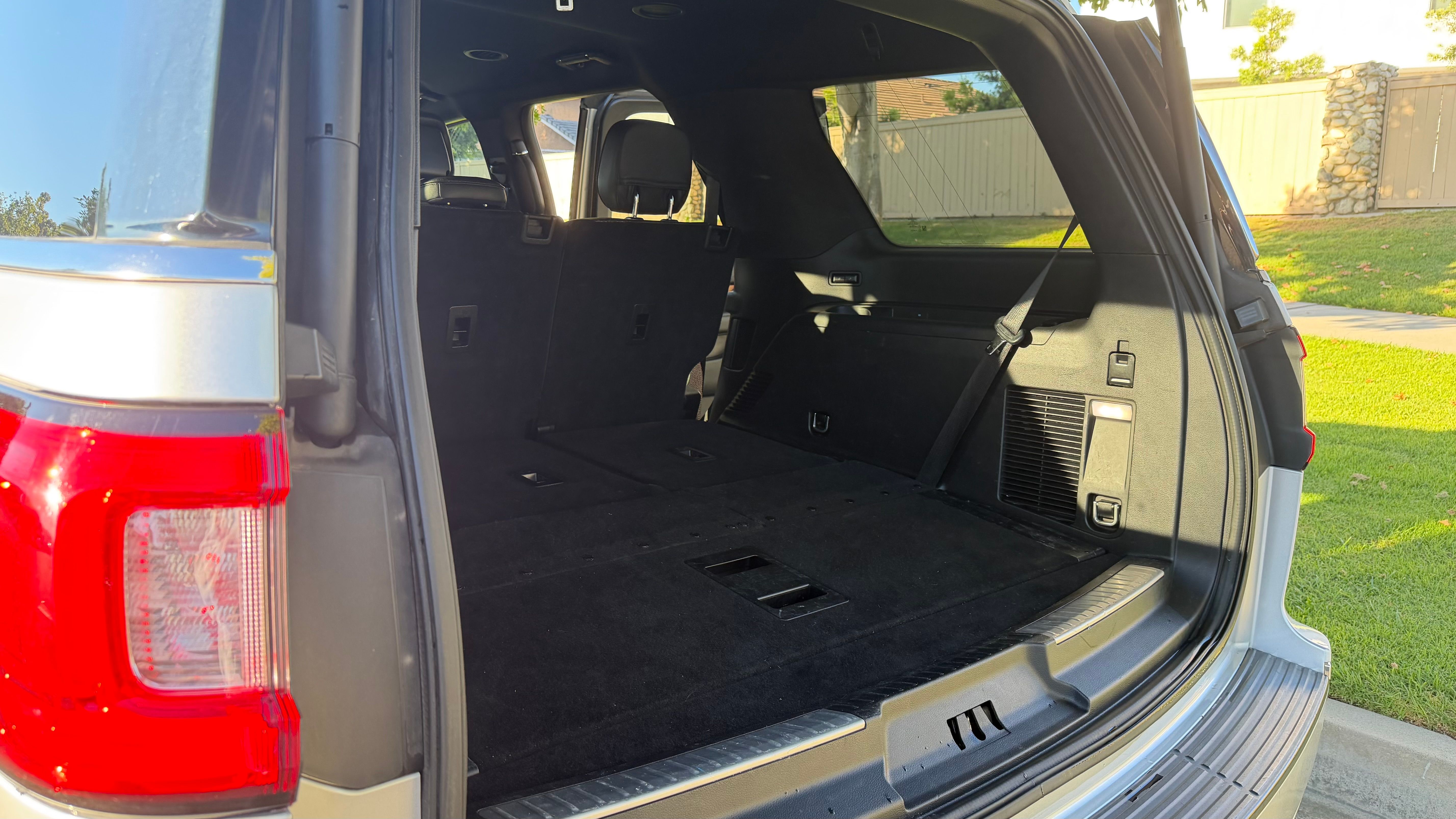 Used 2018 Lincoln Navigator Select w/ Technology Package AWD/4WD image 9