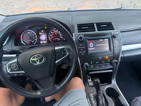 Used 2016 Toyota Camry SE FWD image 9