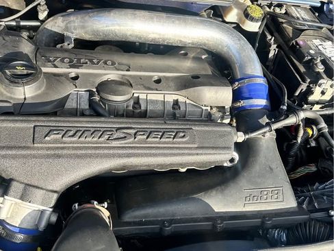 Used 2010 Volvo S40 T5 R-Design image 8