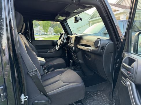 Used 2013 Jeep Wrangler Unlimited Sport image 8
